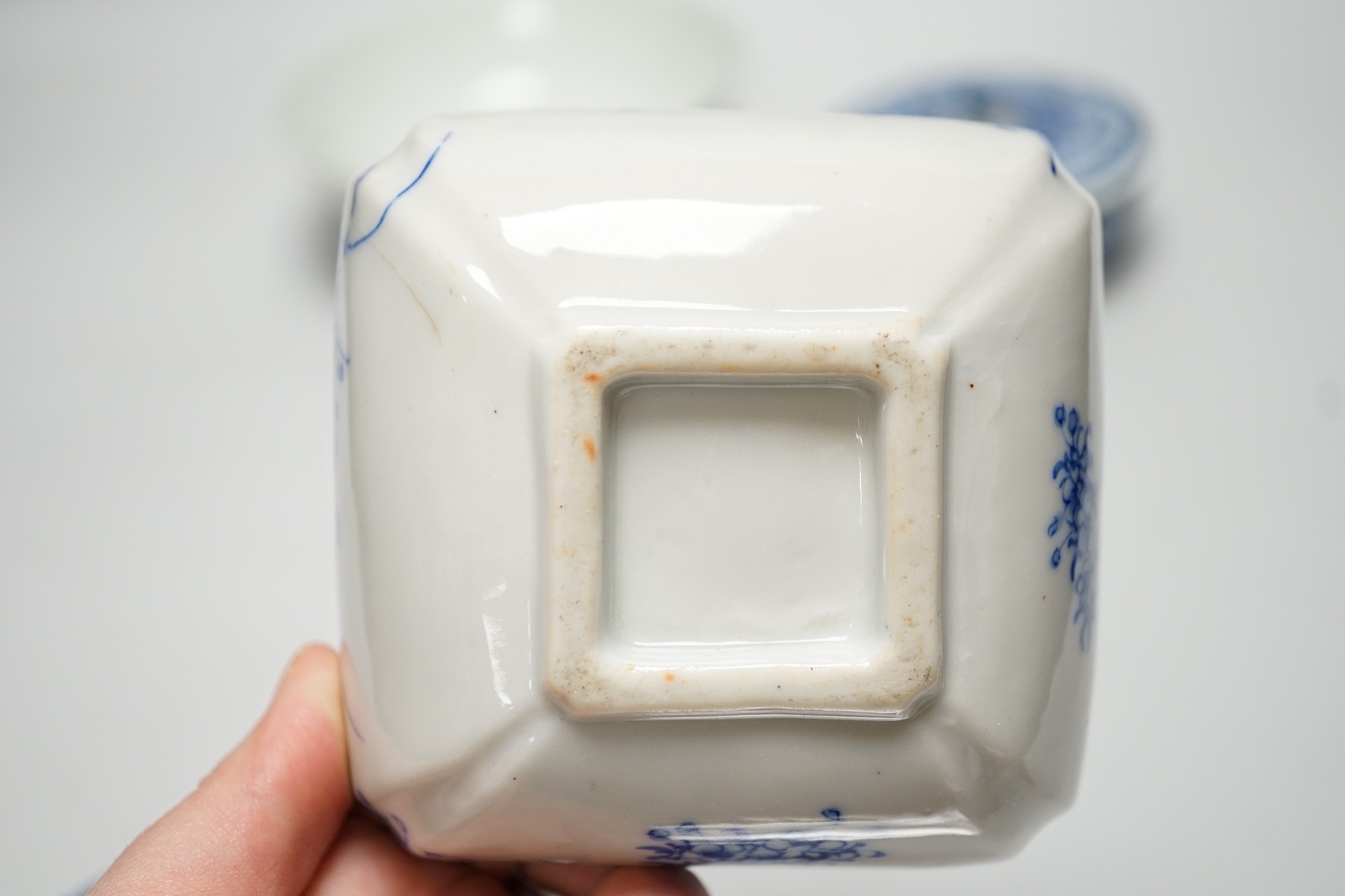 A Chinese blue and white Dragon medallion bowl, 16.3 cm, a blue and white pot cover and stand and a Japanese box and cover